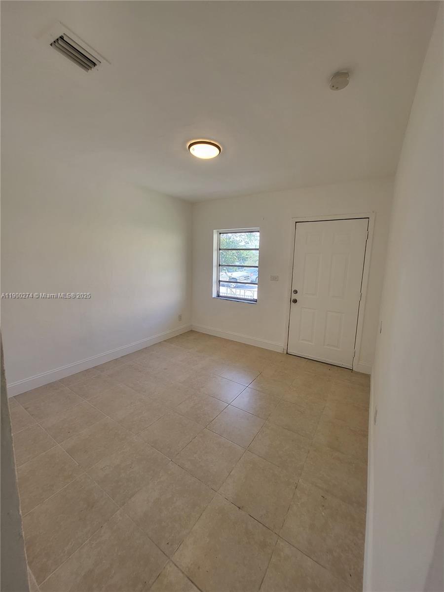 Ver detalles   /  1370 sq. ft. $ 2025-10-21 0 foto