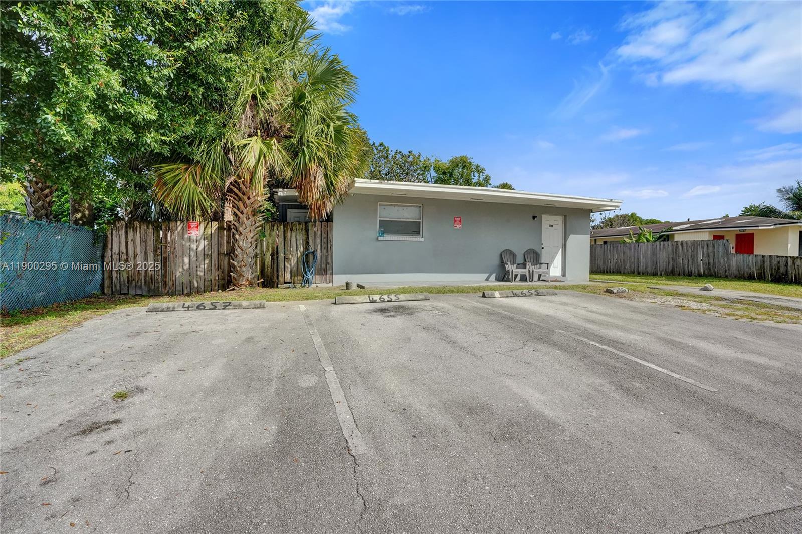 See details   /  2340 sq. ft. $ 2025-10-21 0 Photo