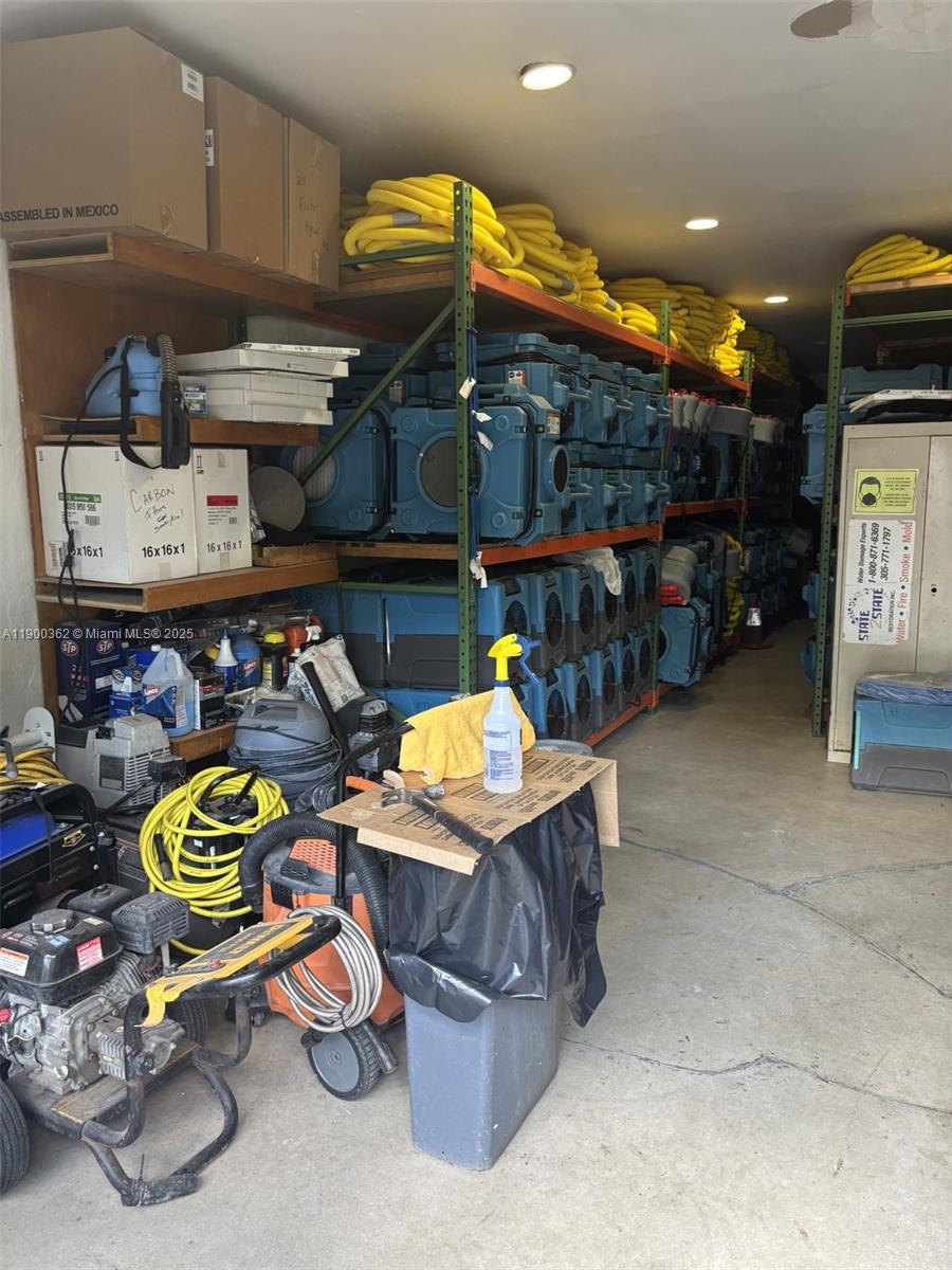 See details   /   sq. ft. $ 2025-10-21 0 Photo