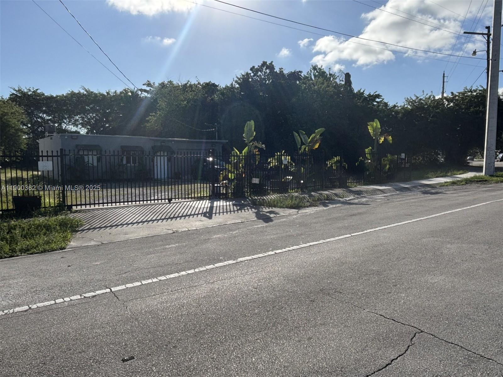 See details   /   sq. ft. $ 2025-10-21 0 Photo