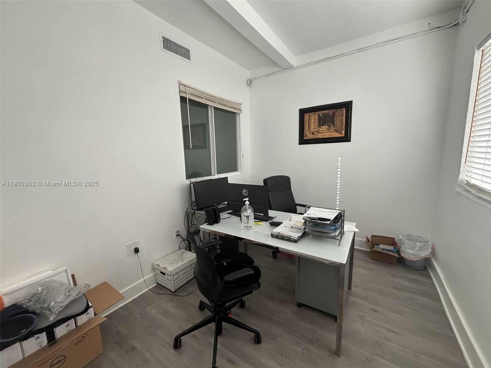 See details   /   sq. ft. $ 2025-10-21 0 Photo