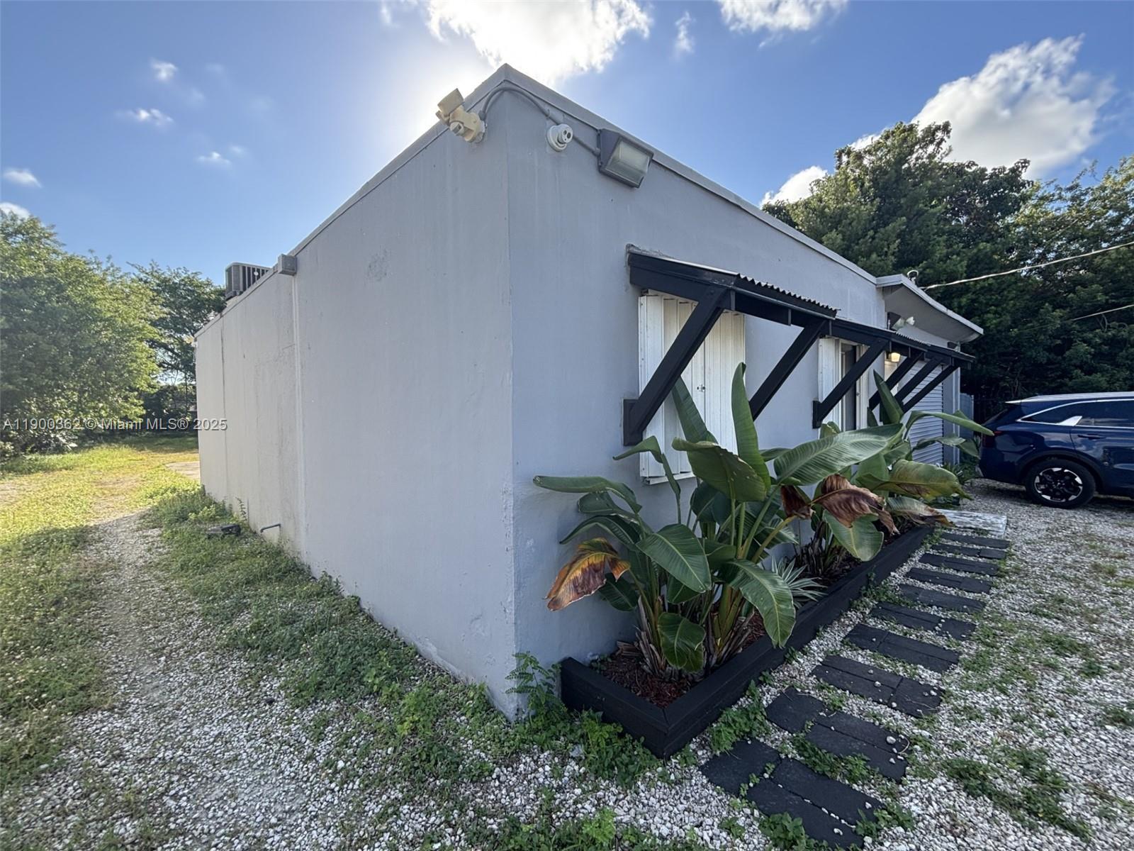 See details   /   sq. ft. $ 2025-10-21 0 Photo