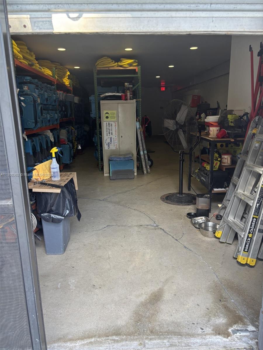 See details   /   sq. ft. $ 2025-10-21 0 Photo