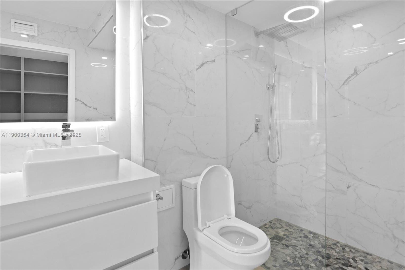 Photo of 3675 Country Club Dr  #2008, Aventura, Florida, 33180 - Master Bathroom