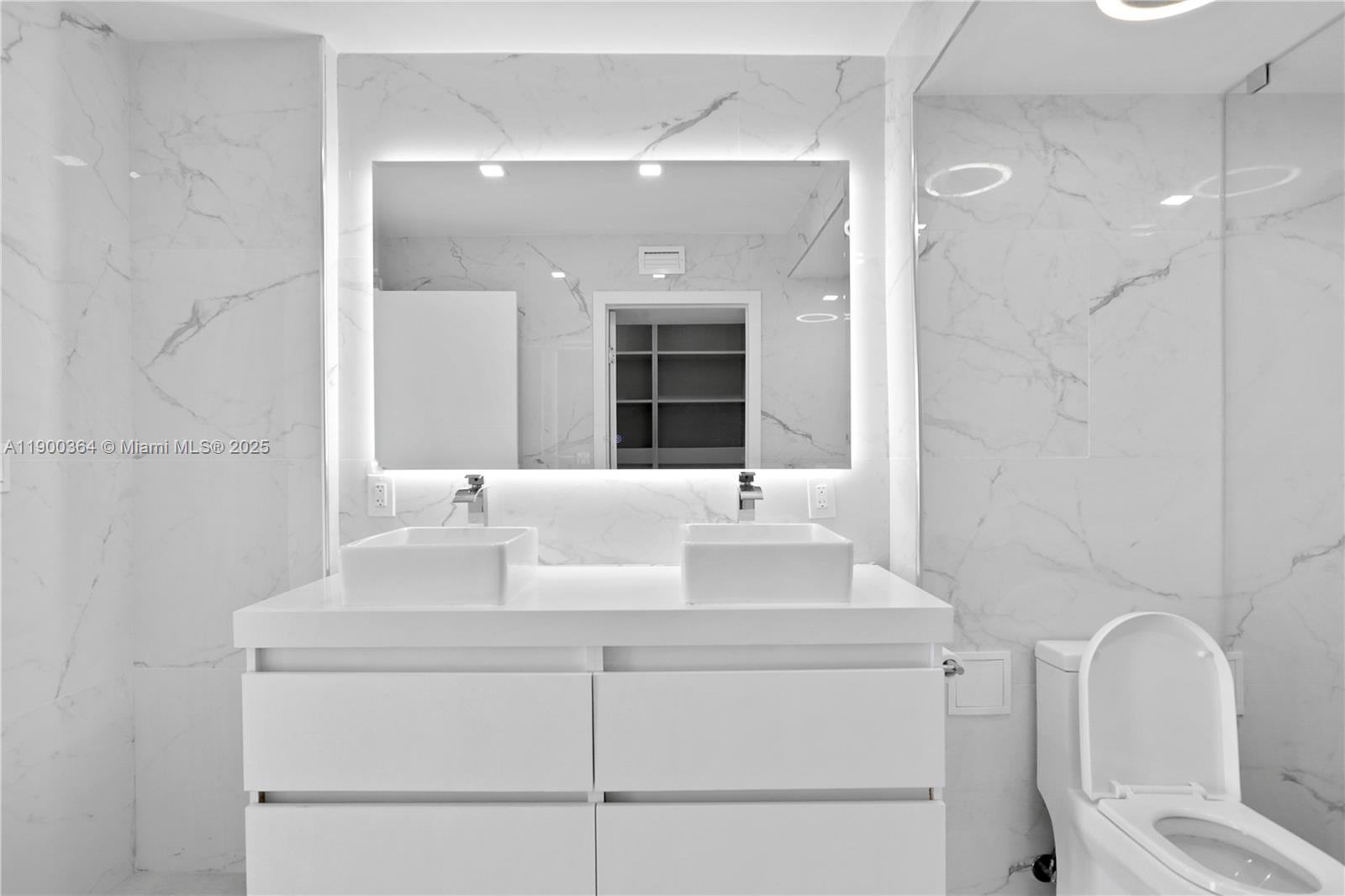 Photo of 3675 Country Club Dr  #2008, Aventura, Florida, 33180 - Master Bathroom