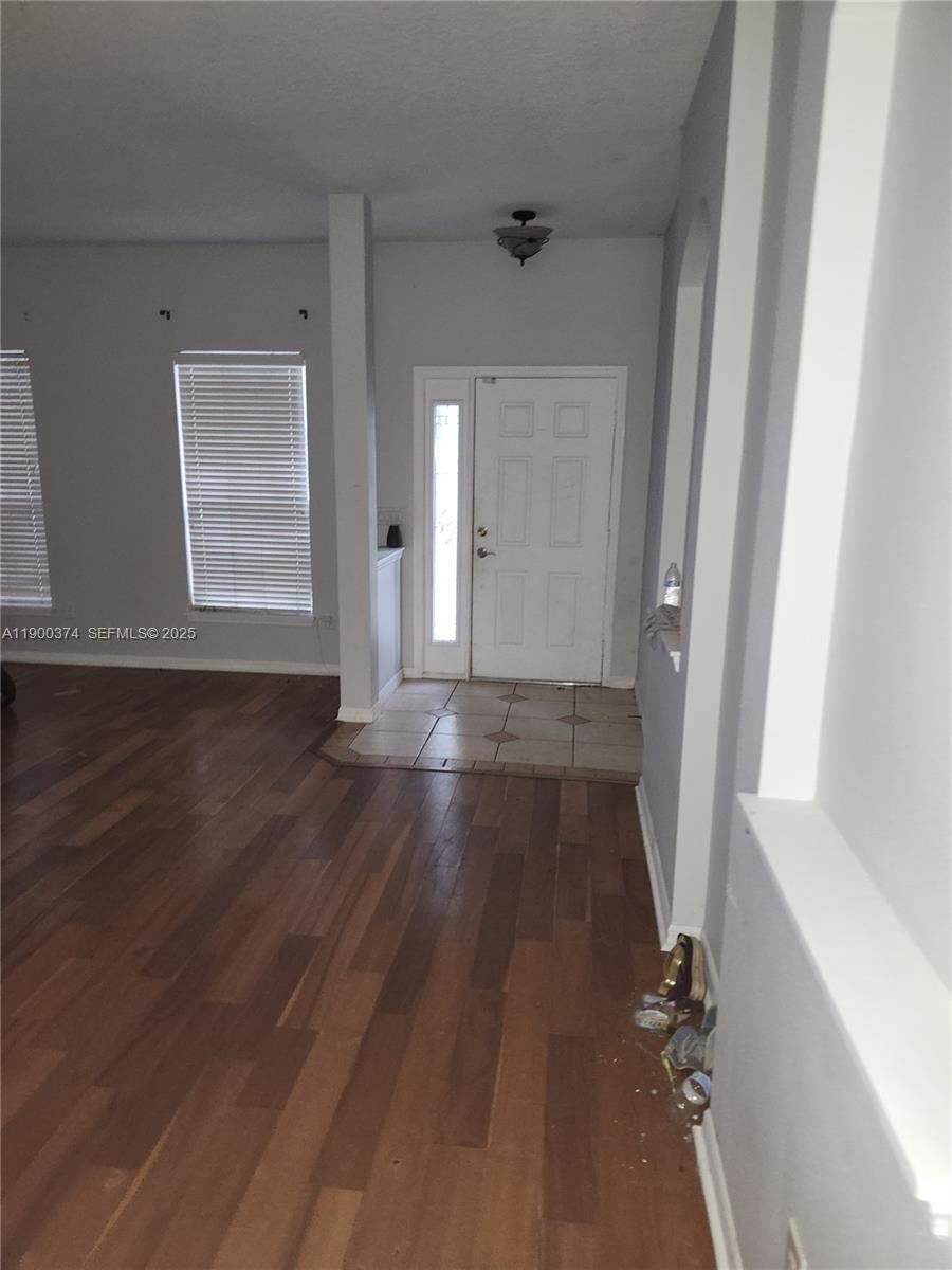 Ver detalles 860 4 / 4 sq. ft. $ 2025-12-17 0 foto