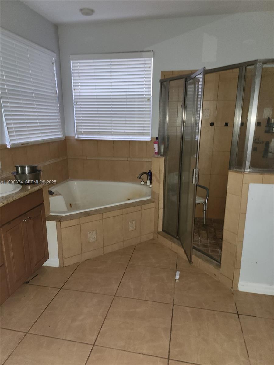 Ver detalles 860 4 / 4 sq. ft. $ 2025-12-17 0 foto