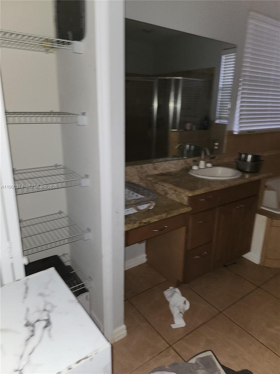 Ver detalles 860 4 / 4 sq. ft. $ 2025-12-17 0 foto