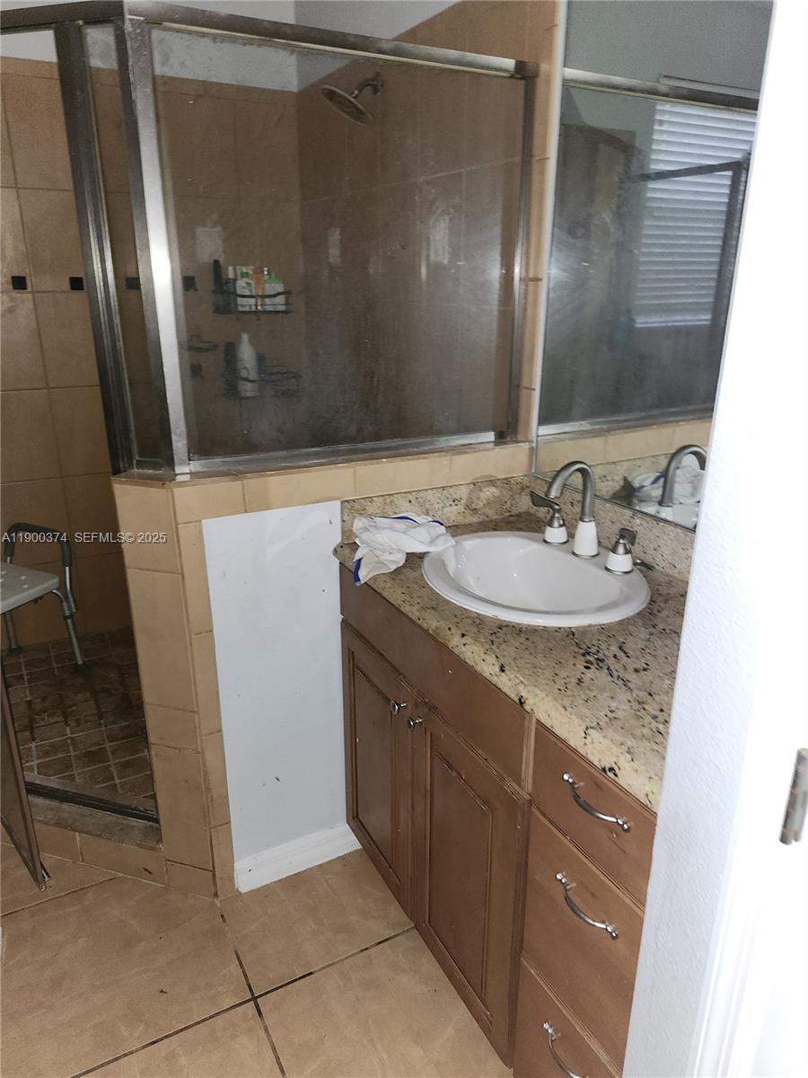 Ver detalles 860 4 / 4 sq. ft. $ 2025-12-17 0 foto