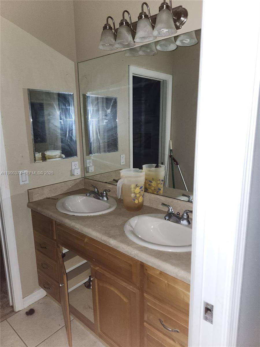 Ver detalles 860 4 / 4 sq. ft. $ 2025-12-17 0 foto