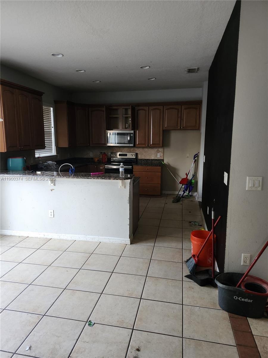 Ver detalles 860 4 / 4 sq. ft. $ 2025-12-17 0 foto