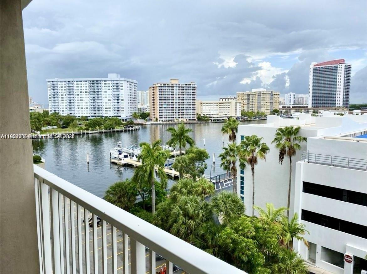 5B 1 / 1 798 sq. ft. $ 2025-10-24 0 Photo