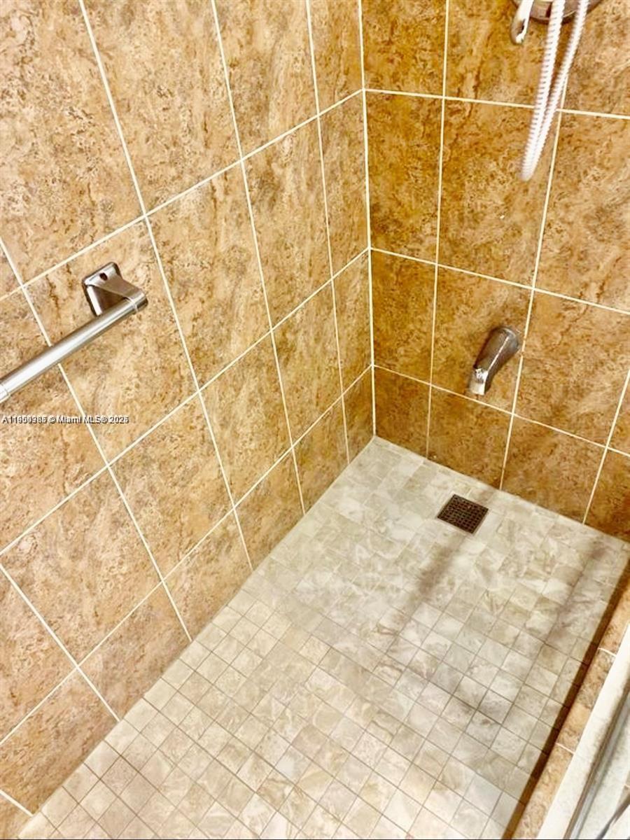 5B 1 / 1 798 sq. ft. $ 2025-10-24 0 Photo