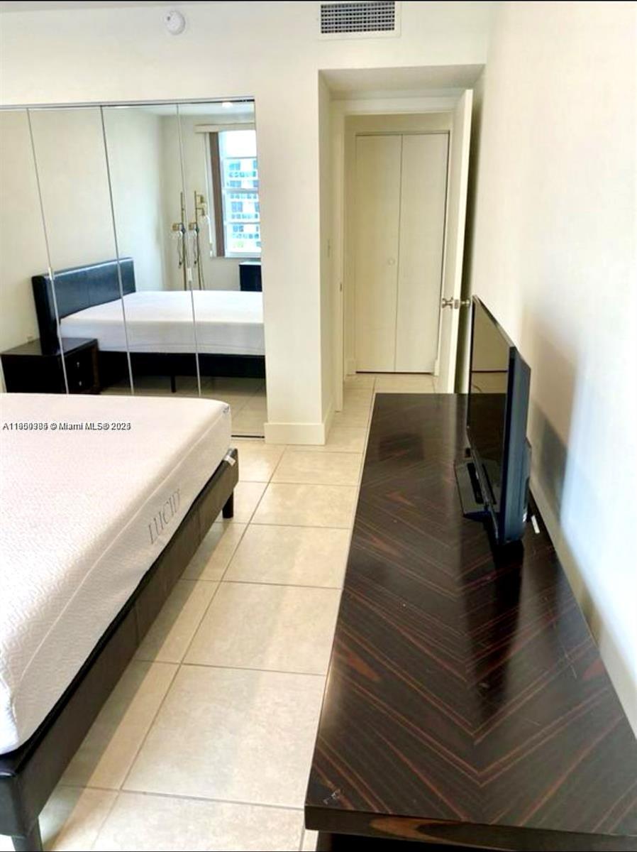 5B 1 / 1 798 sq. ft. $ 2025-10-24 0 Photo