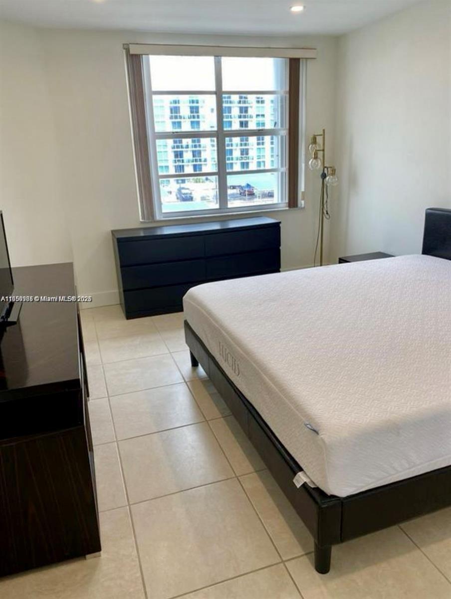 5B 1 / 1 798 sq. ft. $ 2025-10-24 0 Photo