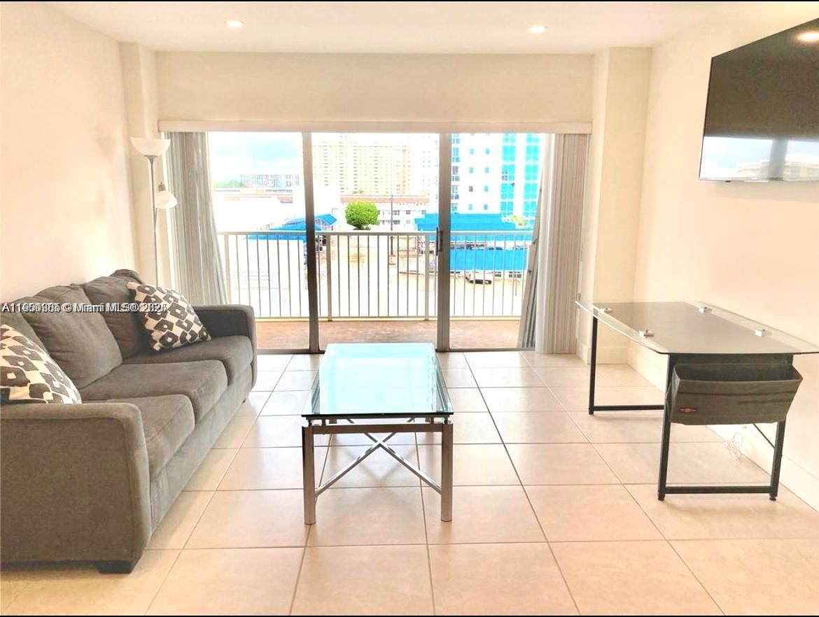 5B 1 / 1 798 sq. ft. $ 2025-10-24 0 Photo