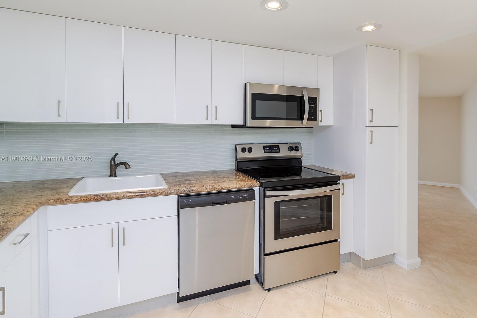 Photo of 3475 Country Club Dr  #115, Aventura, Florida, 33180 - 