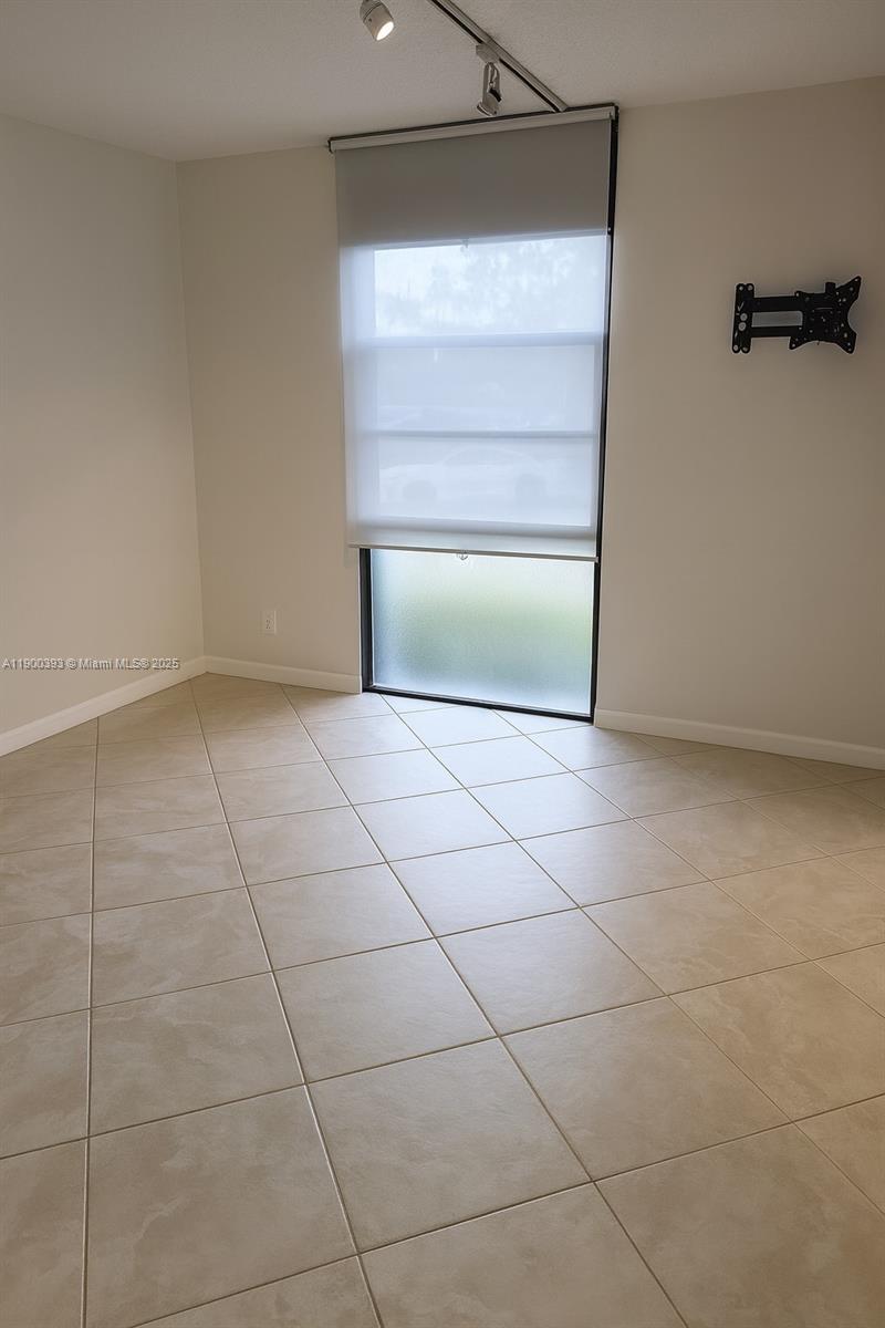 Photo of 3475 Country Club Dr  #115, Aventura, Florida, 33180 - 