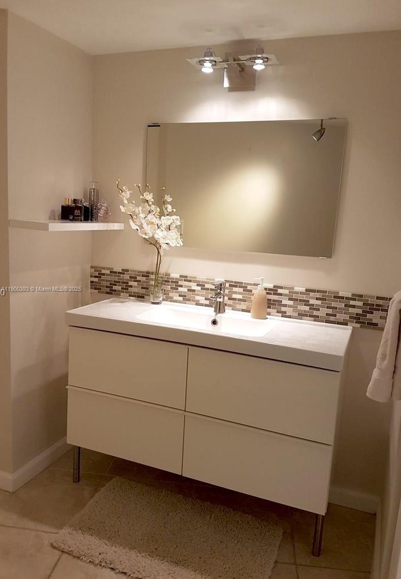 Photo of 3475 Country Club Dr  #115, Aventura, Florida, 33180 - 