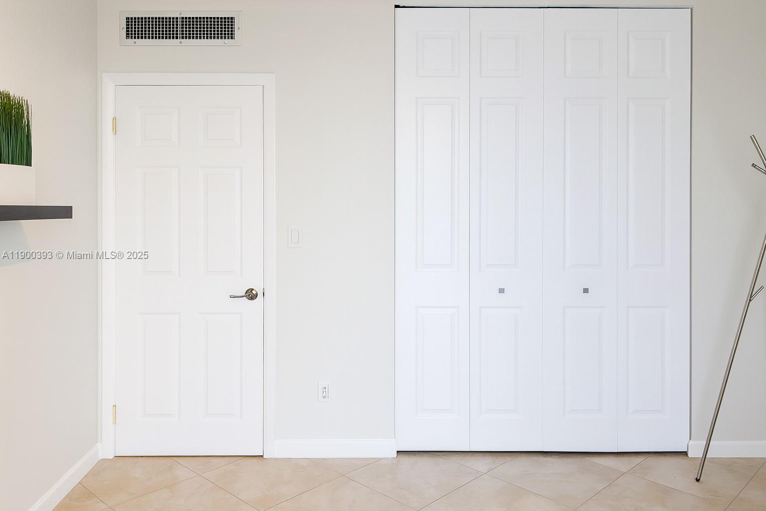 Photo of 3475 Country Club Dr  #115, Aventura, Florida, 33180 - 