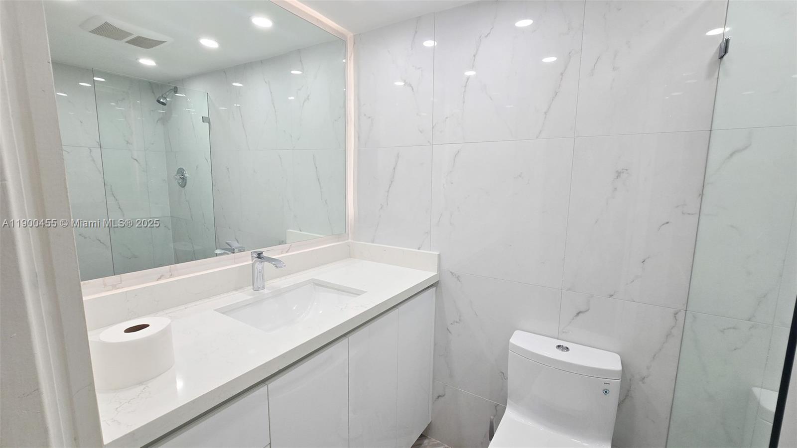 Подробнее 203 2 / 2 1287 кв.футов $ 2025-10-21 0 Фото