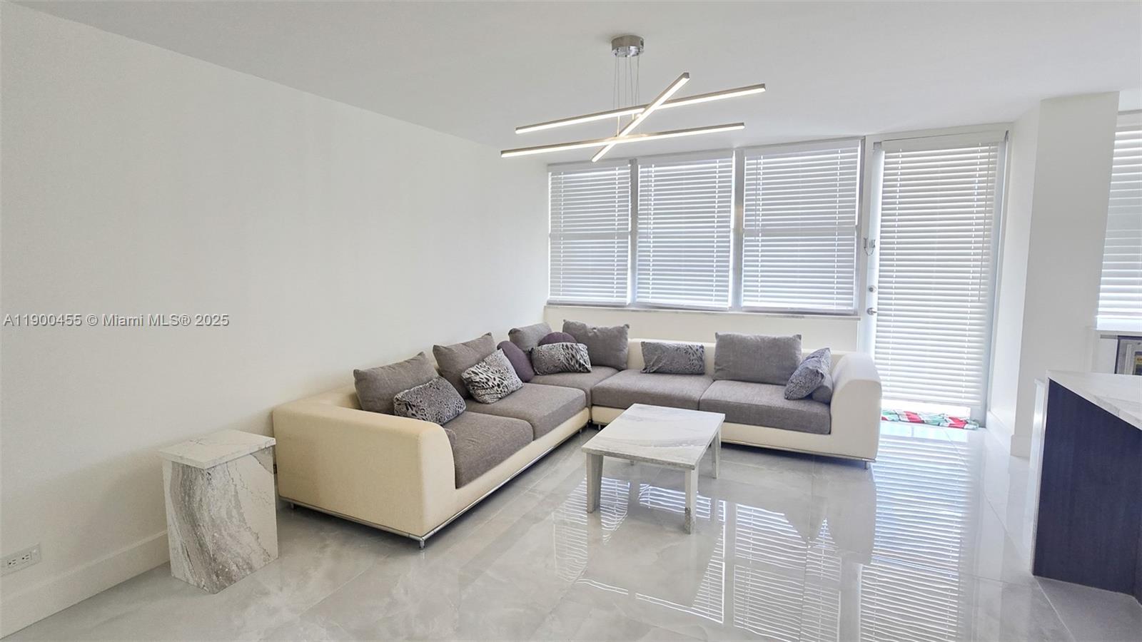 Подробнее 203 2 / 2 1287 кв.футов $ 2025-10-21 0 Фото