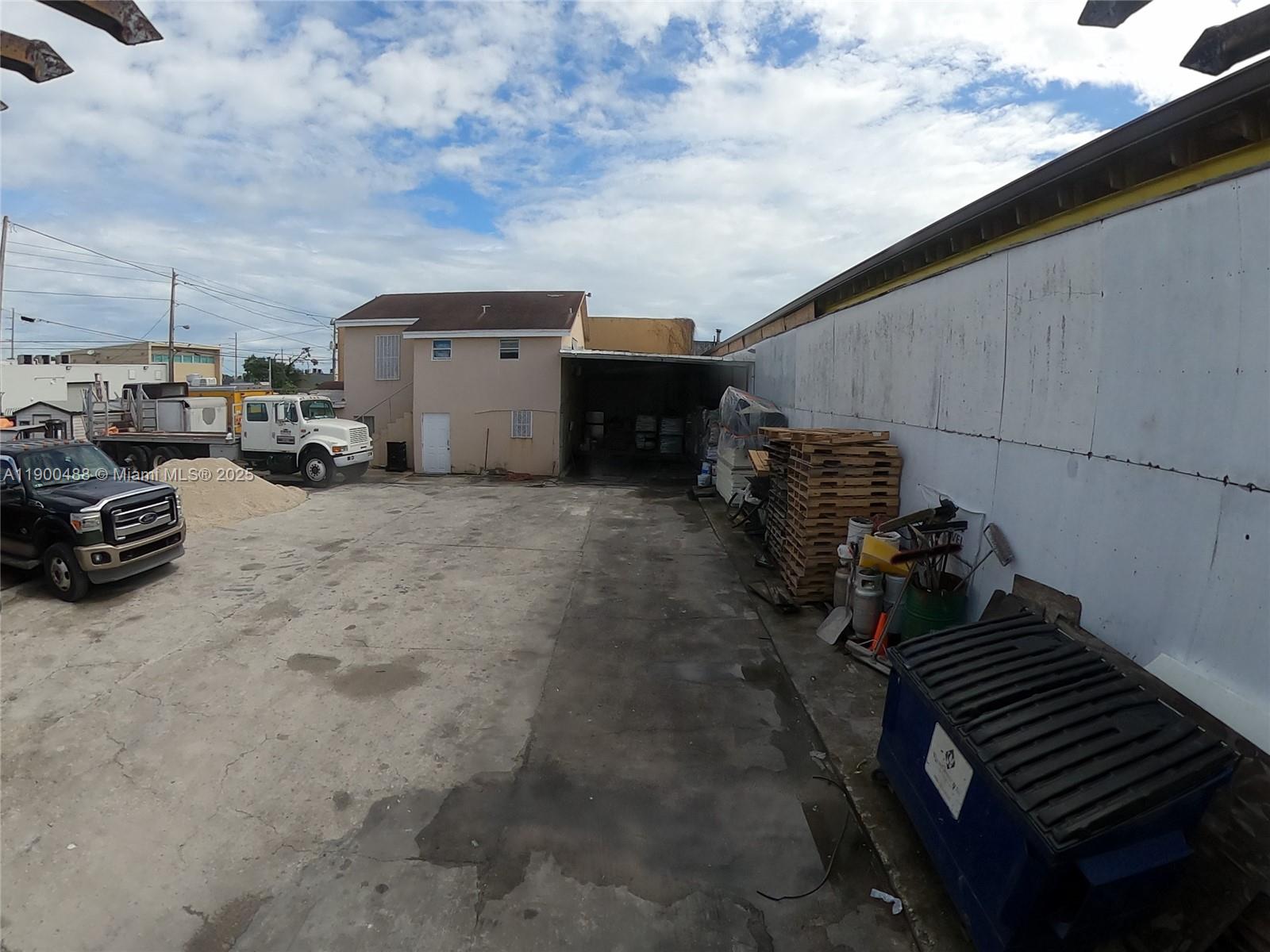 Ver detalles   /   sq. ft. $ 2025-10-22 0 foto