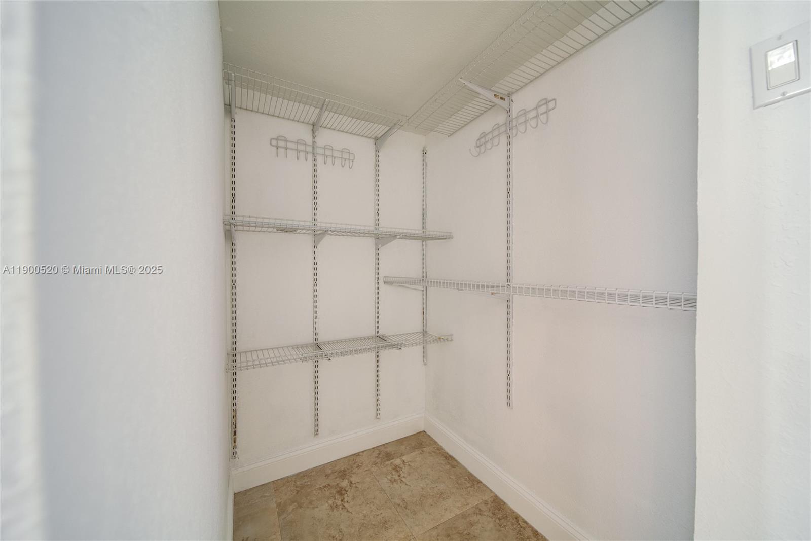214 2 / 2 1331 sq. ft. $ 2025-10-22 0 Photo