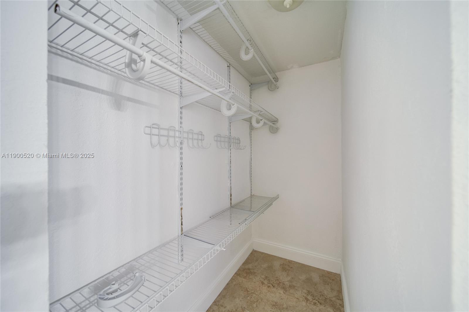 214 2 / 2 1331 sq. ft. $ 2025-10-22 0 Photo