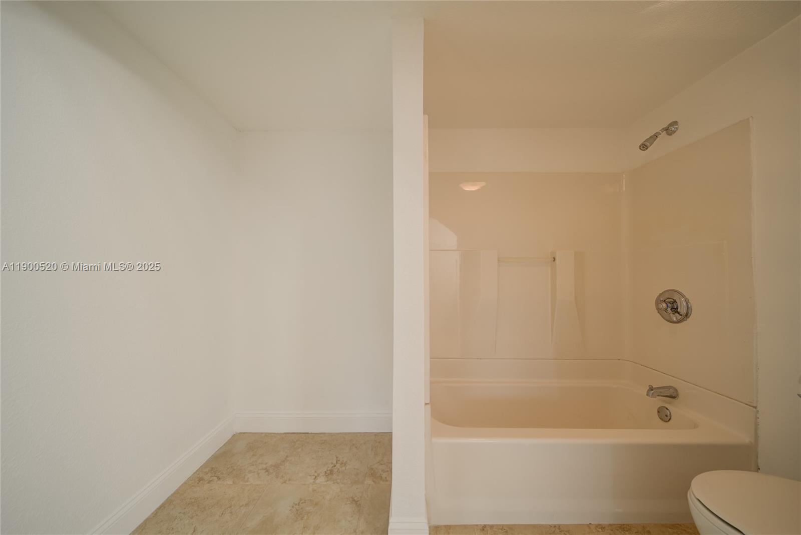 214 2 / 2 1331 sq. ft. $ 2025-10-22 0 Photo