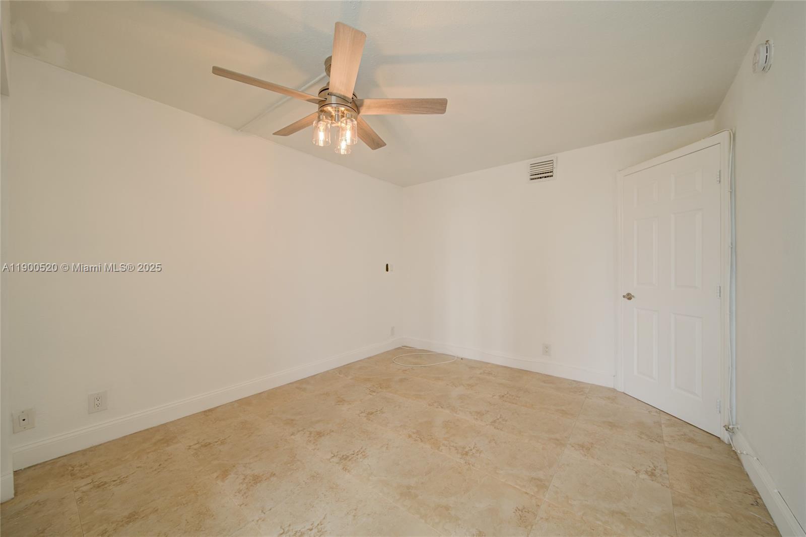 214 2 / 2 1331 sq. ft. $ 2025-10-22 0 Photo