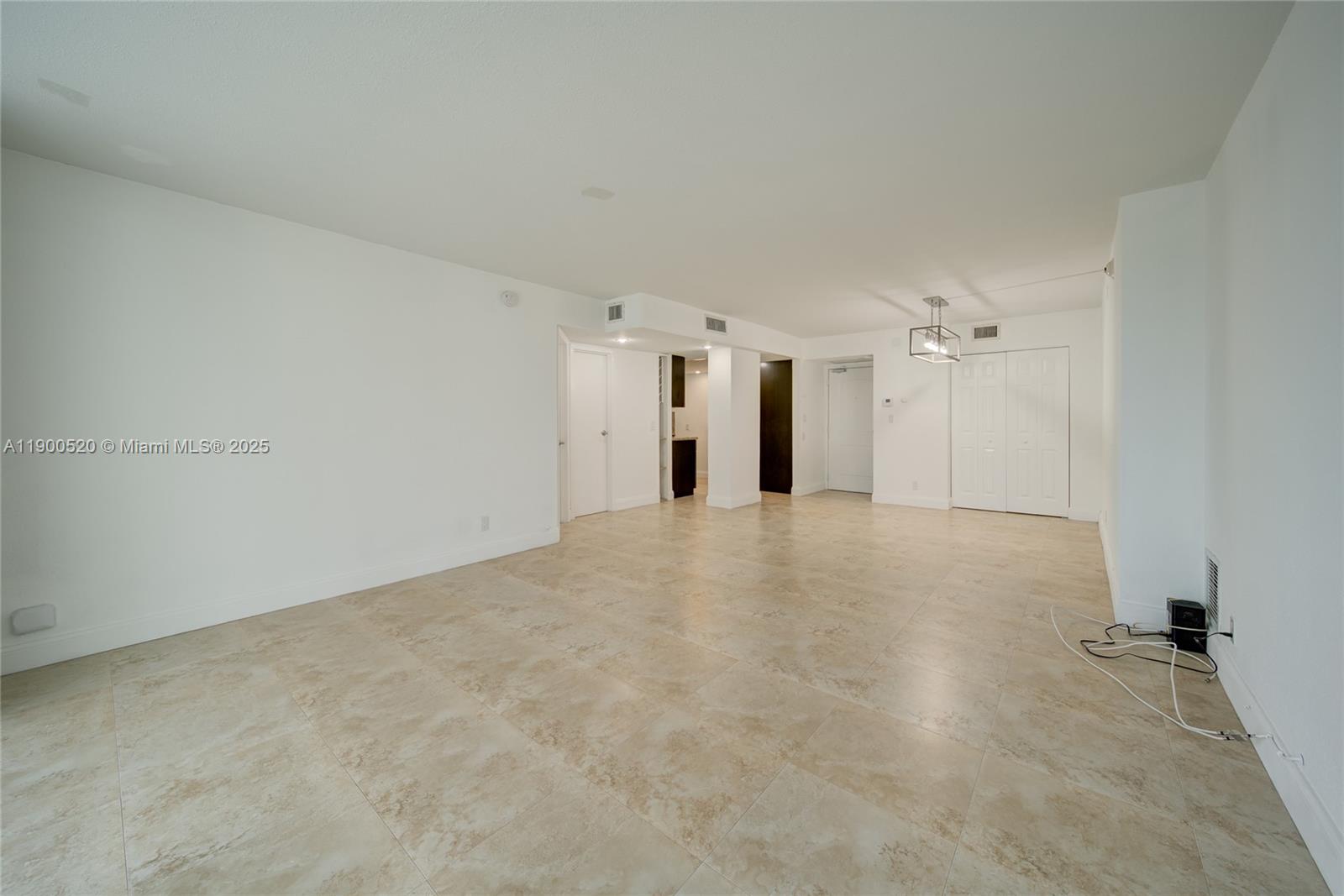 214 2 / 2 1331 sq. ft. $ 2025-10-22 0 Photo