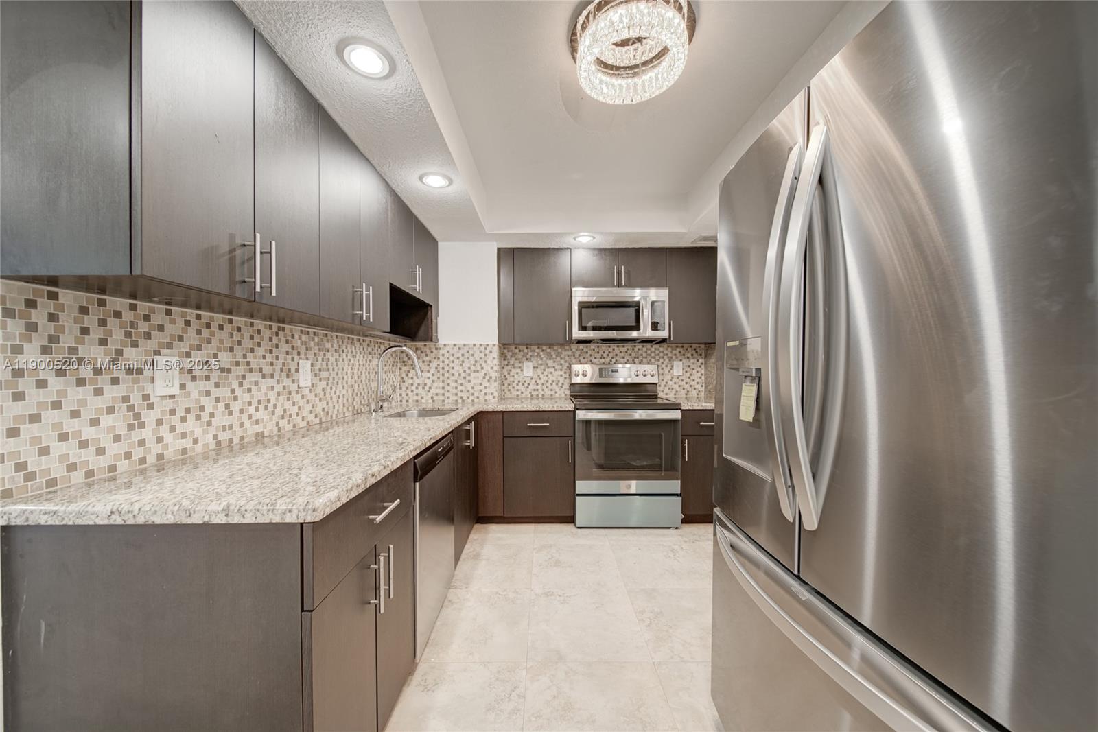 214 2 / 2 1331 sq. ft. $ 2025-10-22 0 Photo