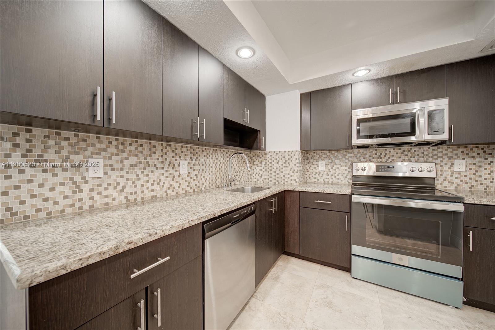 214 2 / 2 1331 sq. ft. $ 2025-10-22 0 Photo