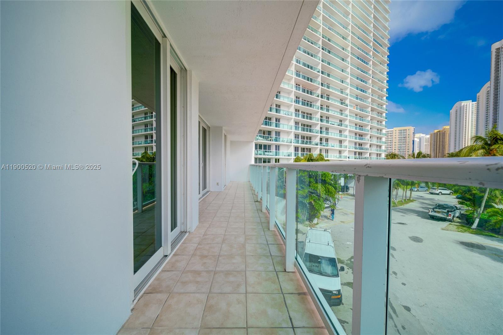 214 2 / 2 1331 sq. ft. $ 2025-10-22 0 Photo