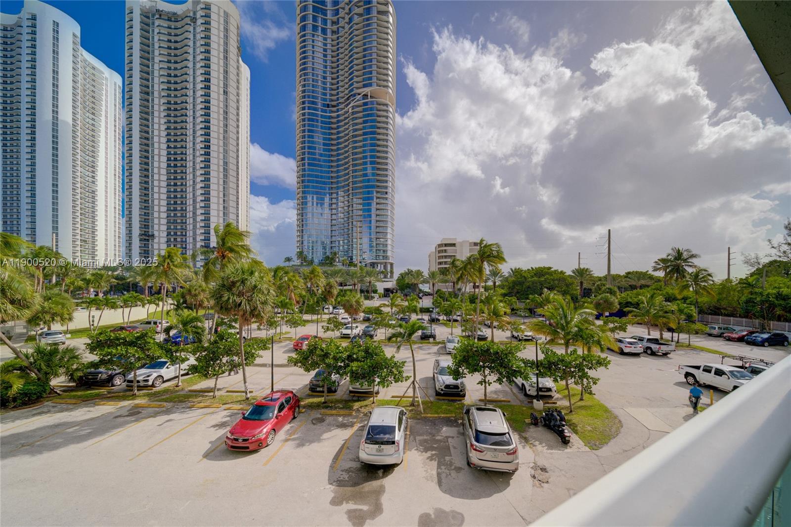 214 2 / 2 1331 sq. ft. $ 2025-10-22 0 Photo