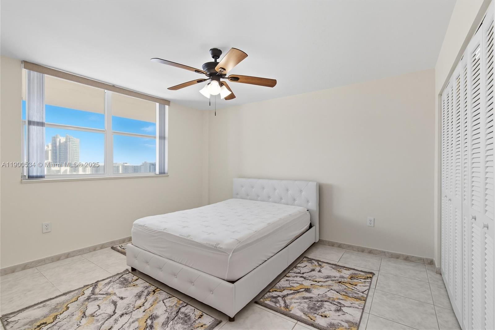 Photo of 1833 Ocean Dr  #1809, Hallandale Beach, Florida, 33009 - 