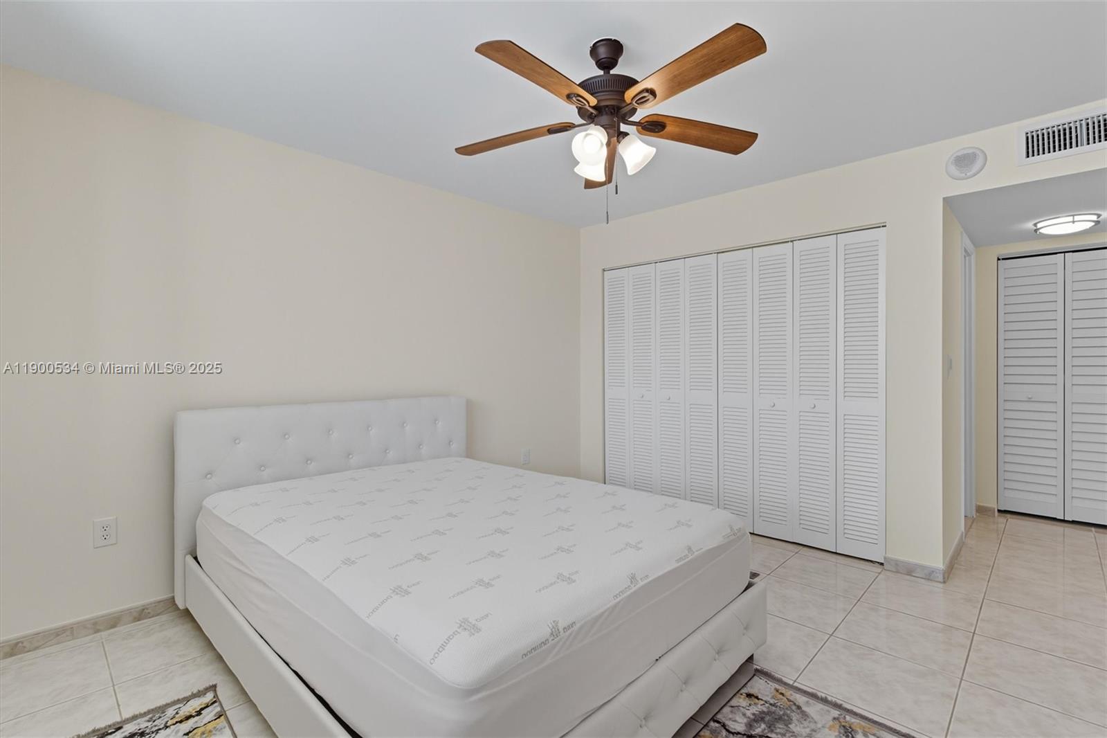 Photo of 1833 Ocean Dr  #1809, Hallandale Beach, Florida, 33009 - 