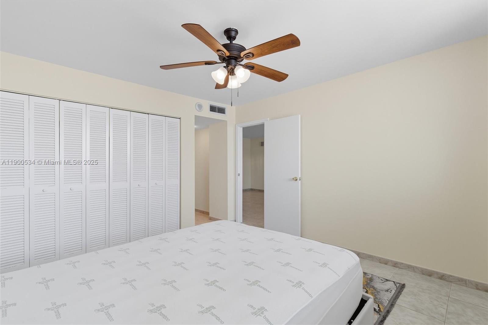 Photo of 1833 Ocean Dr  #1809, Hallandale Beach, Florida, 33009 - 