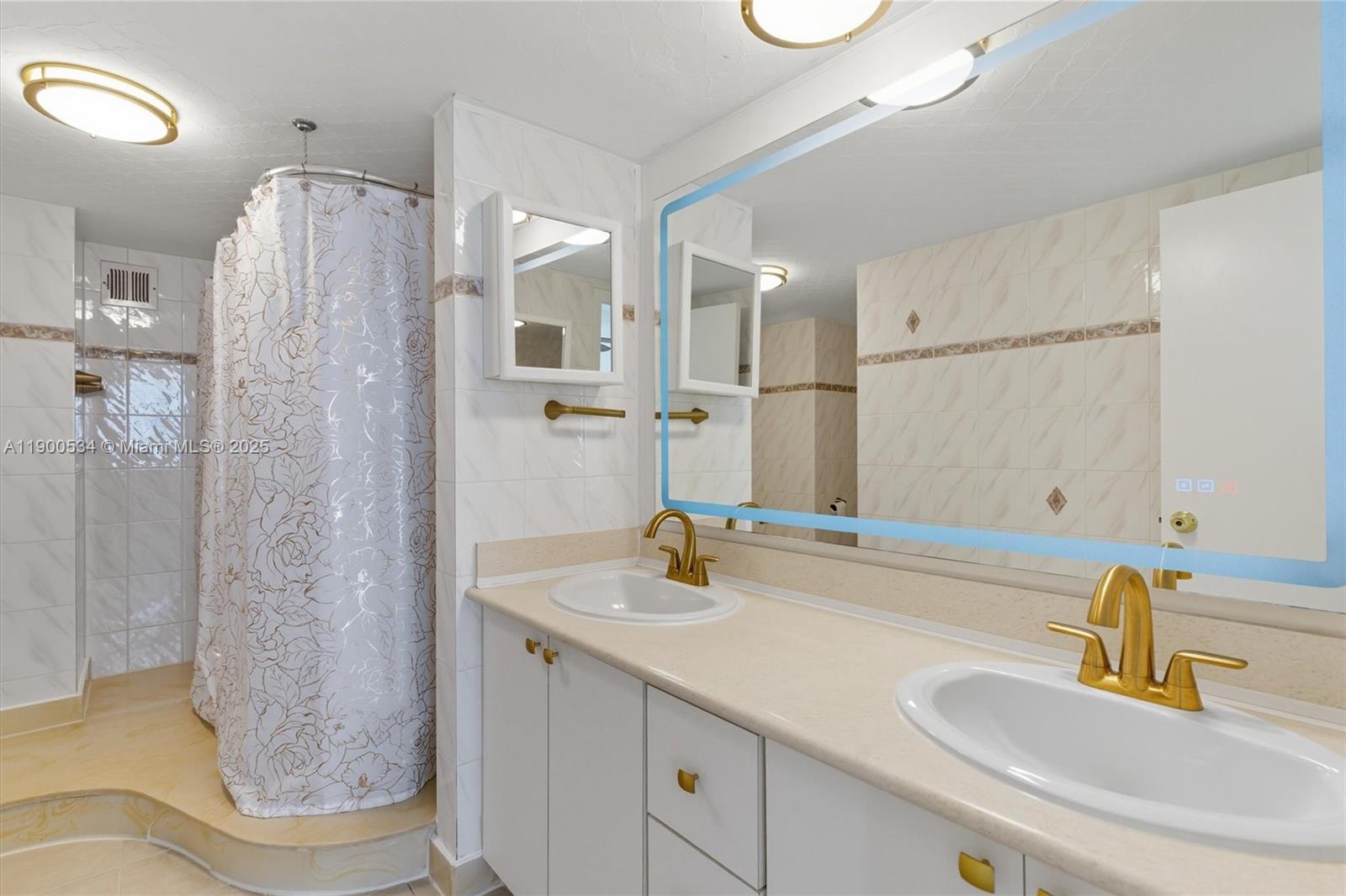 Photo of 1833 Ocean Dr  #1809, Hallandale Beach, Florida, 33009 - 