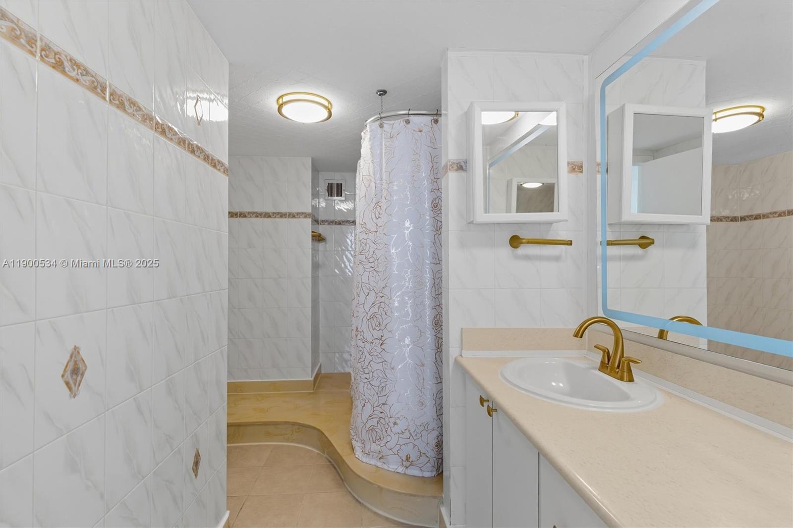 Photo of 1833 Ocean Dr  #1809, Hallandale Beach, Florida, 33009 - 