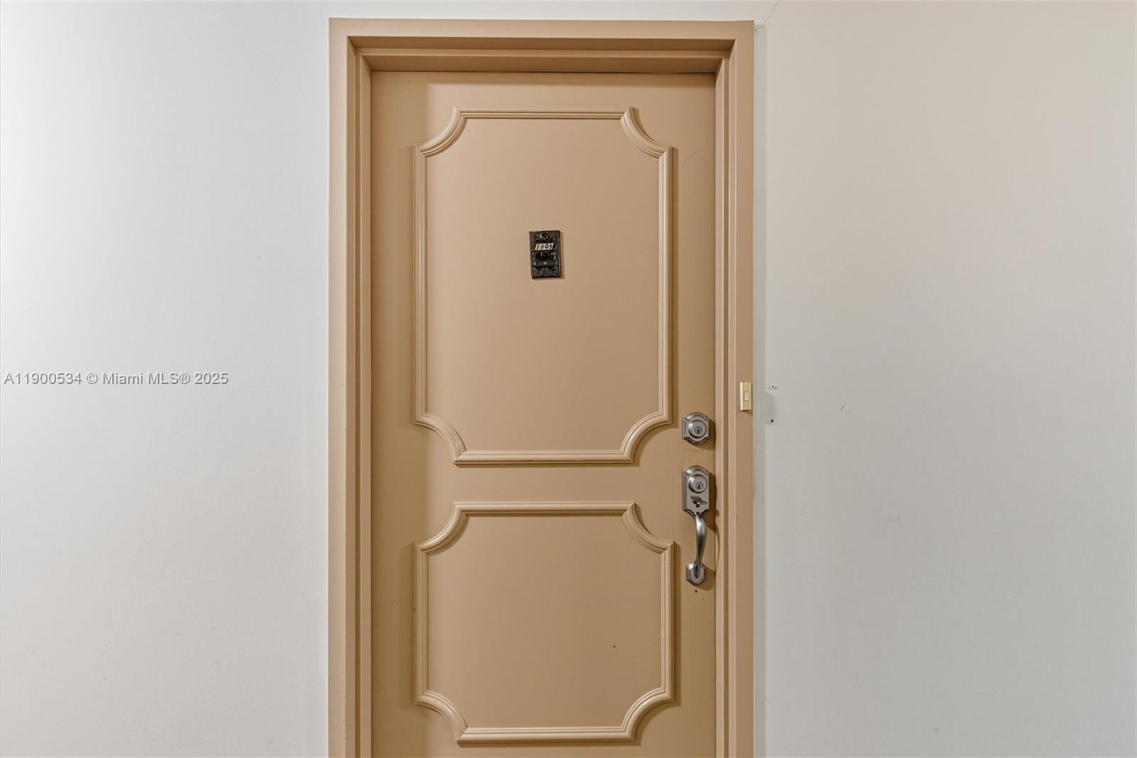 Photo of 1833 Ocean Dr #1809, Hallandale Beach, Florida, 33009 -