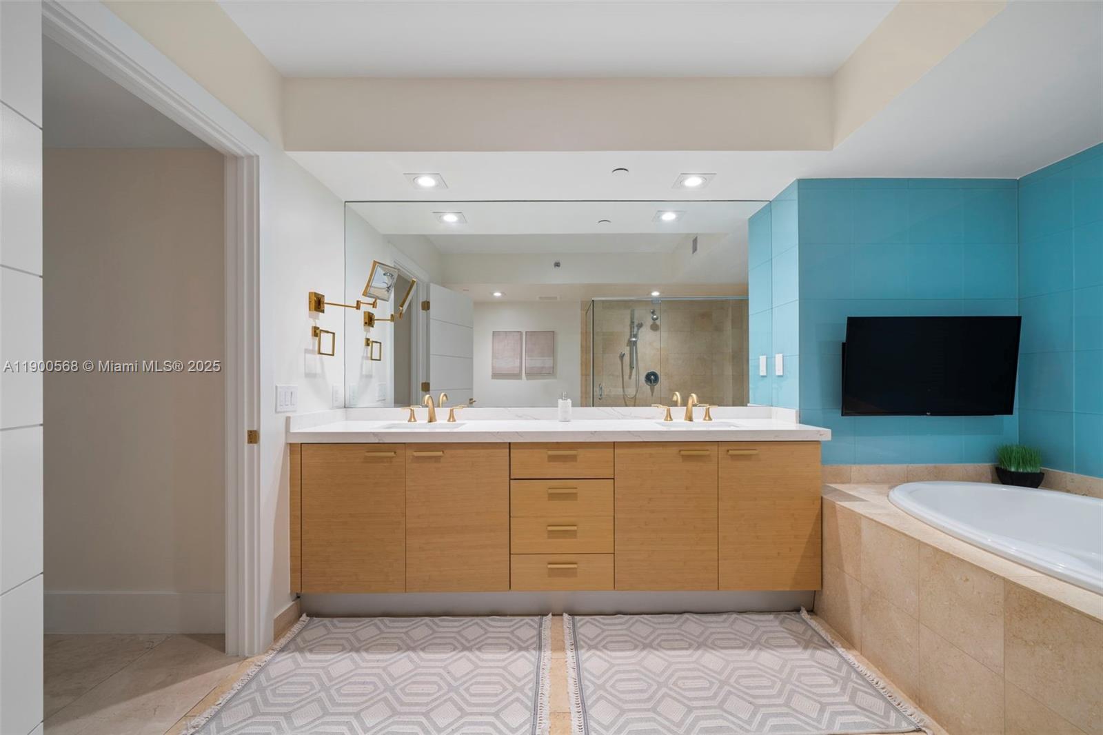 See details 5103 3 / 4 2566 sq. ft. $ 2025-10-22 0 Photo