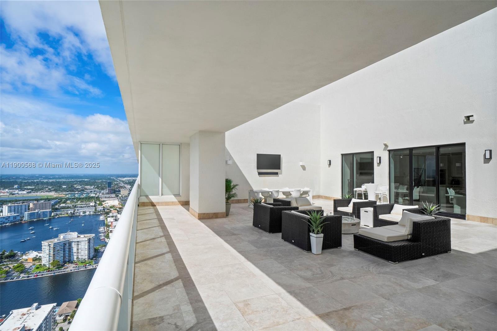 See details 5103 3 / 4 2566 sq. ft. $ 2025-10-22 0 Photo