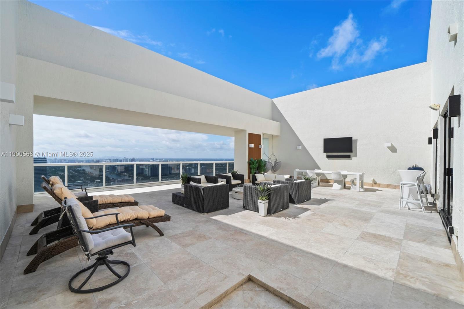 See details 5103 3 / 4 2566 sq. ft. $ 2025-10-22 0 Photo