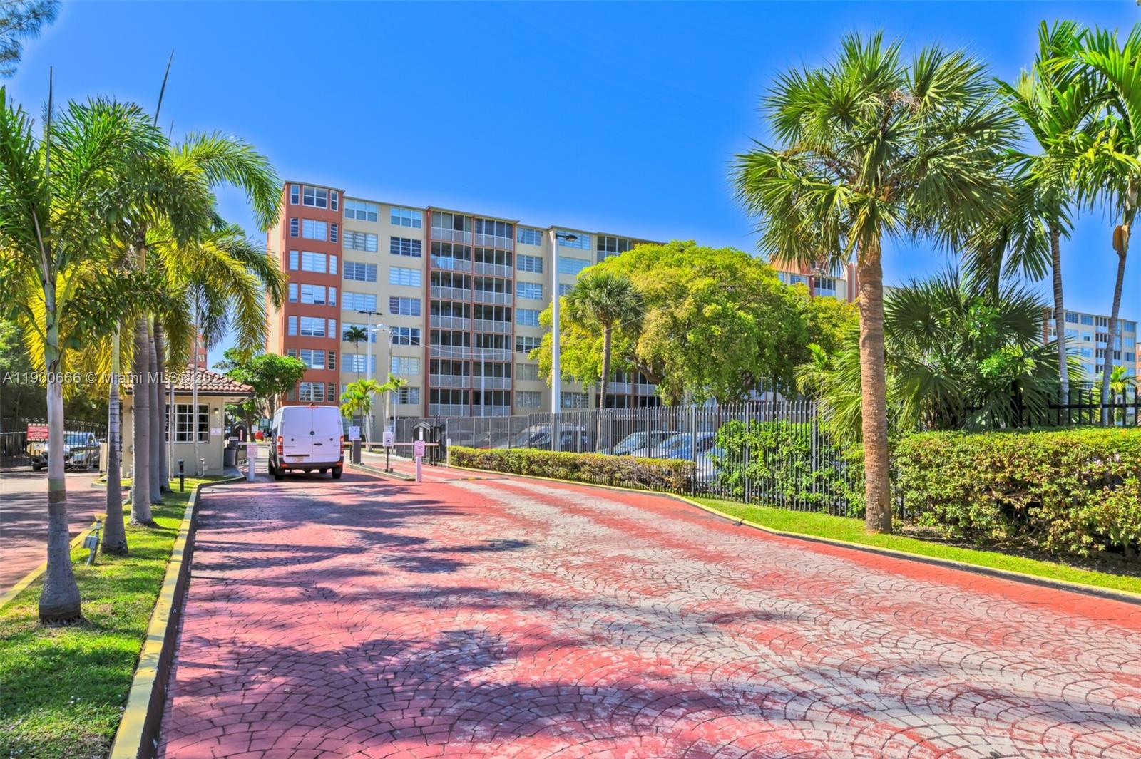 508-1 1 / 2 1036 sq. ft. $ 2025-10-22 0 Photo