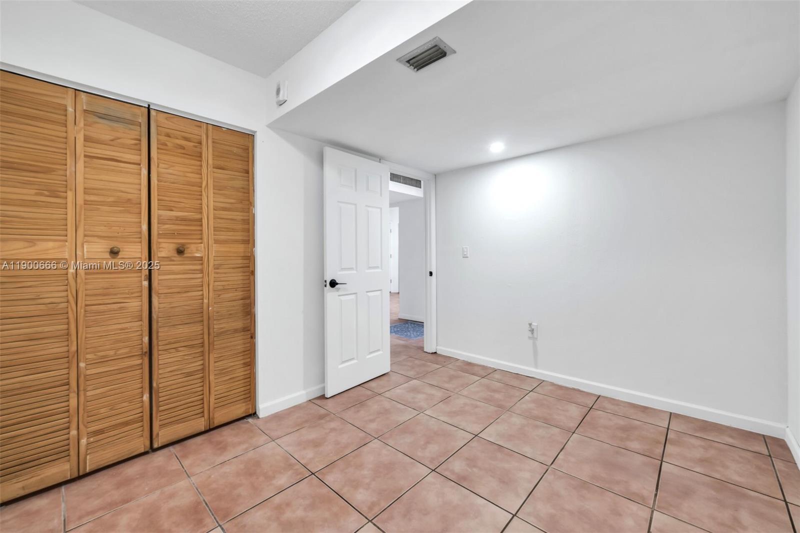 508-1 1 / 2 1036 sq. ft. $ 2025-10-22 0 Photo