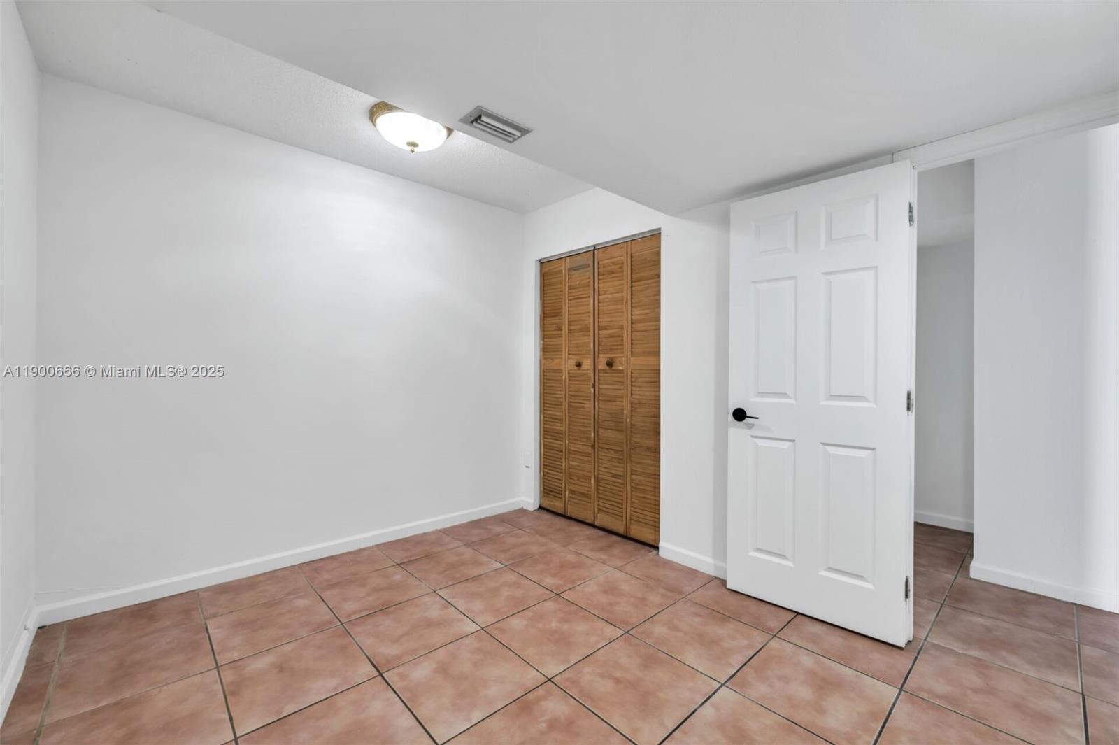 508-1 1 / 2 1036 sq. ft. $ 2025-10-22 0 Photo
