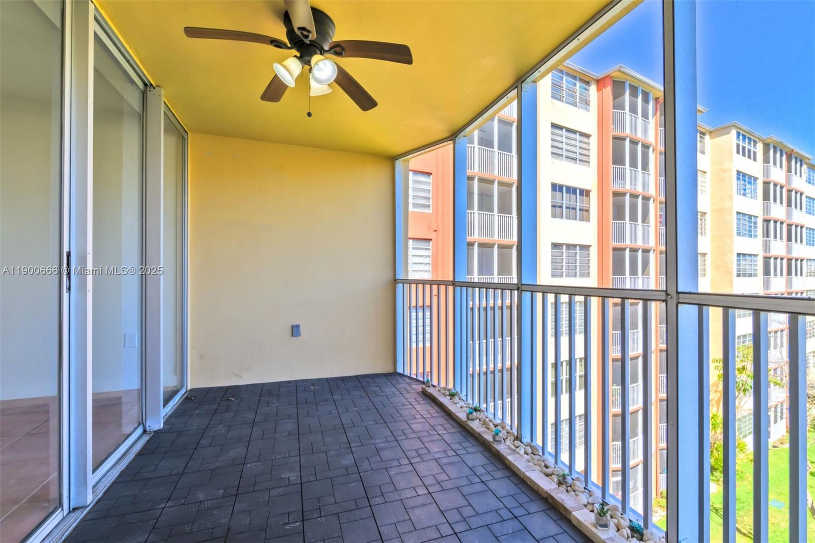 508-1 1 / 2 1036 sq. ft. $ 2025-10-22 0 Photo