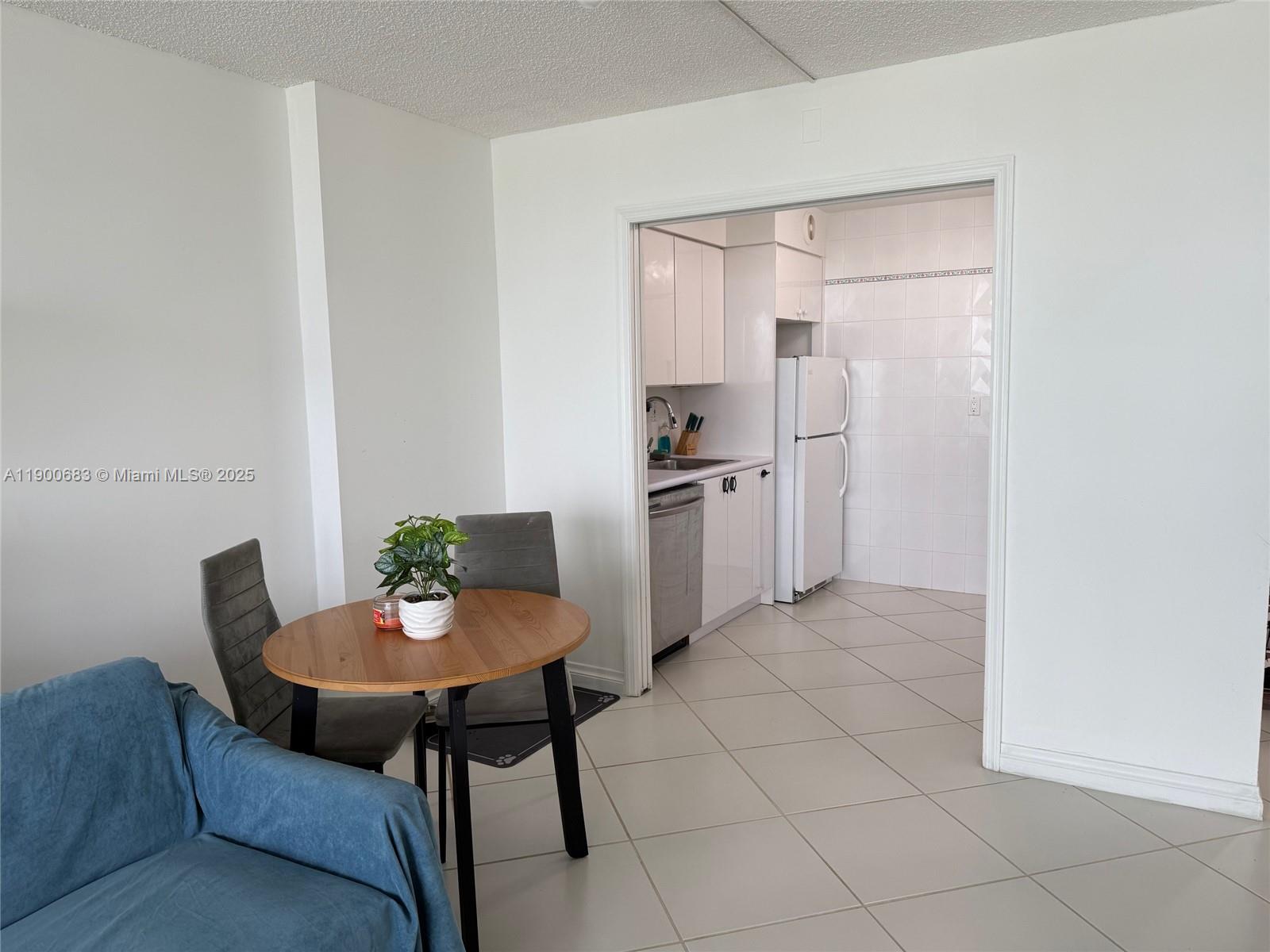 1902 1 / 2 991 sq. ft. $ 2025-10-22 0 Photo